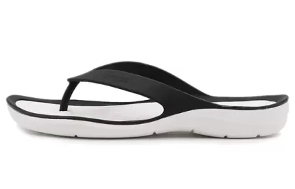 (WMNS) Crocs Chinelos Swiftwater Sports ‘Preto Branco’