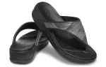 (WMNS) Crocs Chinelos pretos estilosos metálicos Monterey