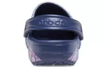 (WMNS) Crocs Classic Clog Liberty London Beach Sandálias Azul Profundo