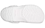 (WMNS) Crocs Classic Estampa de caveira Clogs ‘Branco Preto’