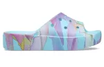 (WMNS) Crocs Classic Plataforma Palm Print Slide ‘Azul Multicolorido’