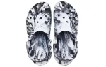 (WMNS) Crocs Classic Tamanco de plataforma marmorizada ‘Preto Branco’