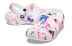 (WMNS) Crocs Classic Tamanco gráfico Tie Dye ‘Garnet & Multi’