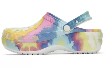 (WMNS) Crocs Classic tamanco nuvens Impressão Tie Dye Leve Aconchegante Sandálias Esportivas Rosa Azul