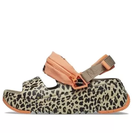 (WMNS) Crocs Hiker Xscape Animal Sandálias ‘Khaki Leopard’