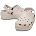 (WMNS) Crocs Nuvens de praia Clogs ‘Bege’