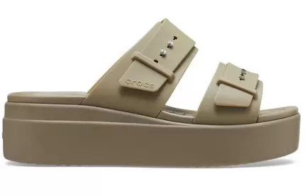 (WMNS) Crocs Sandália Brooklyn de cunha baixa ‘Bege’