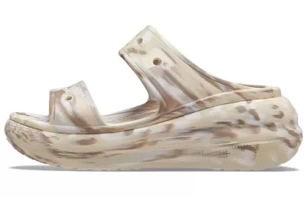 (WMNS) Crocs Sandália Marmorizada Crush