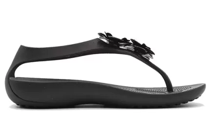 (WMNS) Crocs Sandálias Respiráveis ​​Cozy Leves Pretas