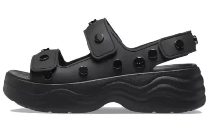 (WMNS) Crocs Sandálias Skyline Studded ‘Black’