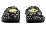 (WMNS) Crocs Smiley World Classic Clogs ‘Preto Branco Amarelo’ 873137