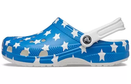(WMNS) Crocs USA Padrão Impressão Leve Sandálias Aconchegantes Azul Vermelho