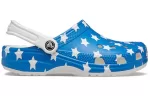 (WMNS) Crocs USA Padrão Impressão Leve Sandálias Aconchegantes Azul Vermelho