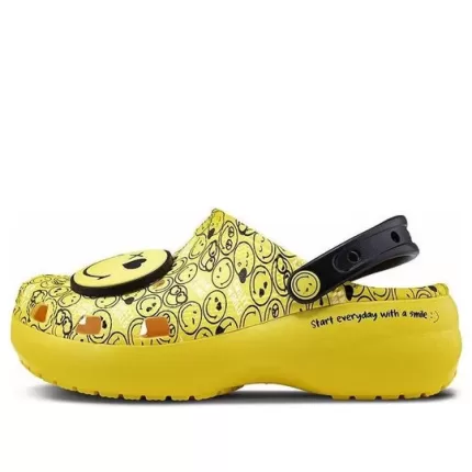 (WMNS) Crocs X Smiley Classic Tamanco Sola Grossa Rosto Sorridente nuvens Sandálias Amarelo Preto