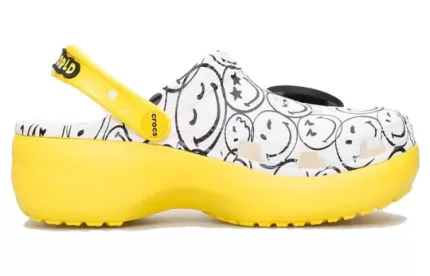 (WMNS) Crocs x Smiley World Charm Classic Plataforma Clogs ‘Amarelo Branco’