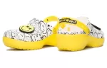 (WMNS) Crocs x Smiley World Charm Classic Plataforma Clogs ‘Amarelo Branco’