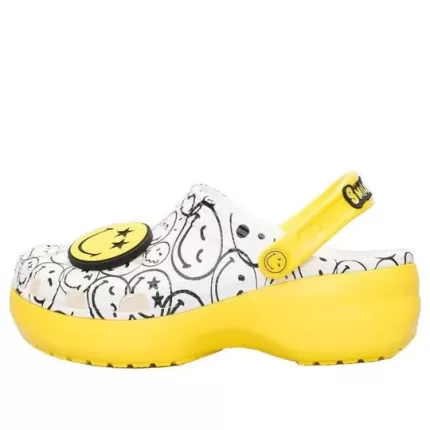 (WMNS) Crocs x Smiley World Charm Classic Plataforma Clogs ‘Amarelo Branco’
